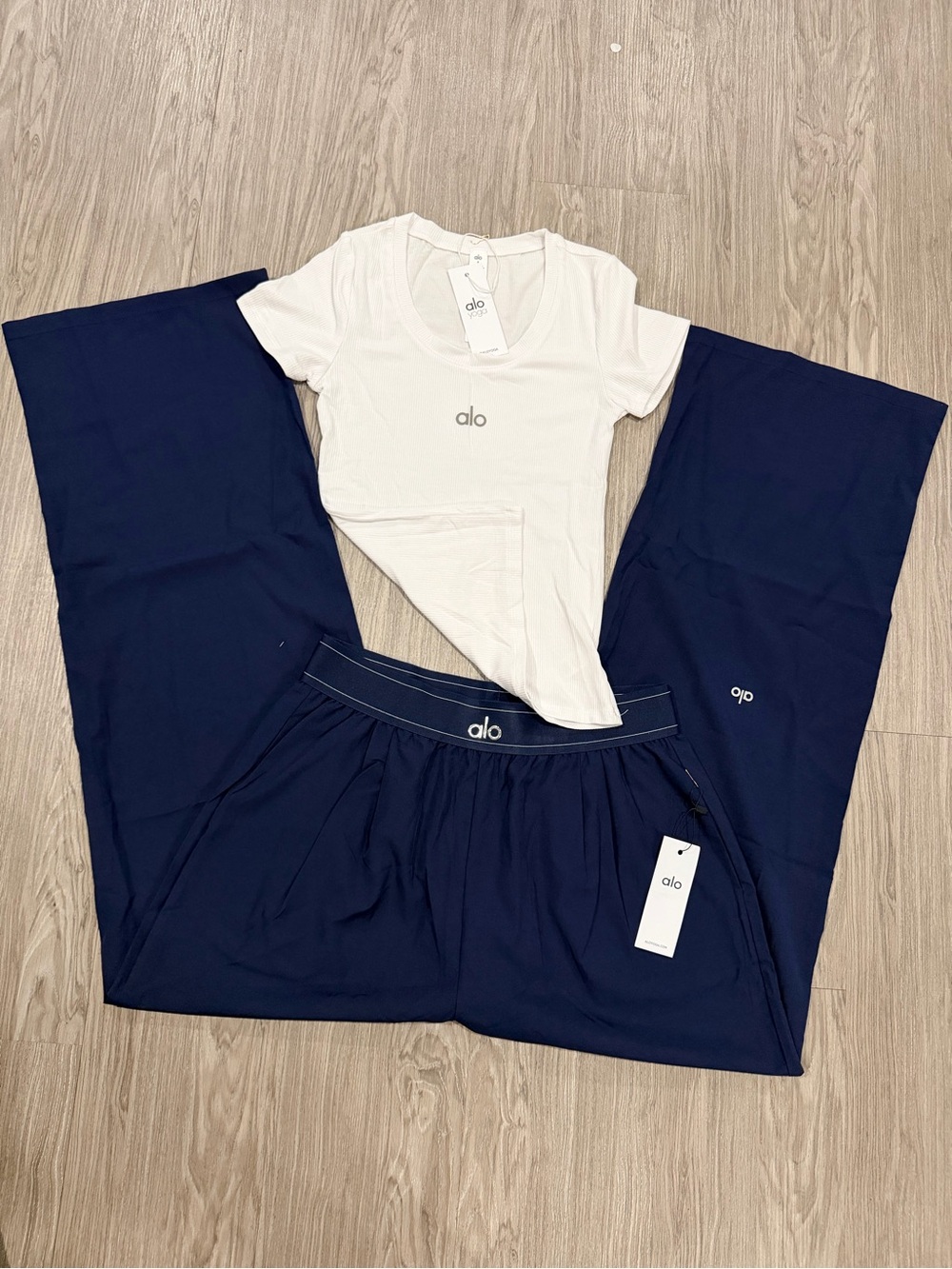 ALO Yoga Women Navy Wide-Leg Bottoms with White Tee